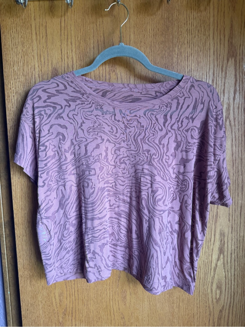 Crop Tee in rose Pink with swirl burnout print
